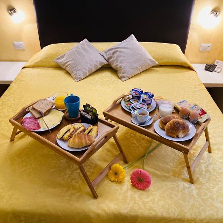 Bed and Breakfast Domus Popolo à Rome Extérieur photo